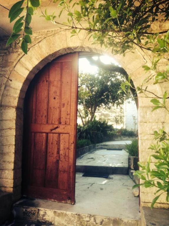 Ruols Guesthouse Gjirokaster Exterior photo