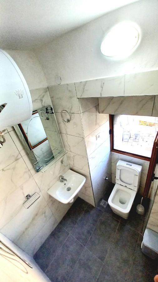 Ruols Guesthouse Gjirokaster Exterior photo